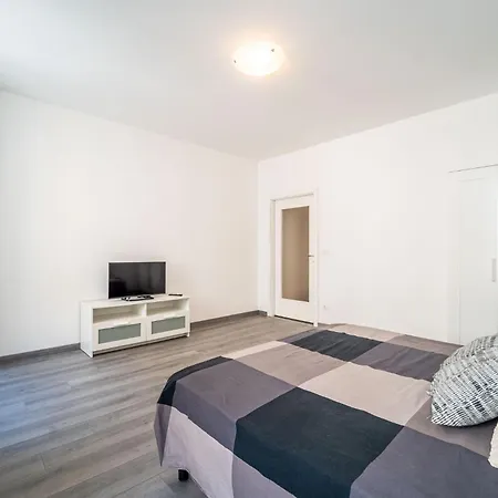 Guesthost - Cozy And Bright In Trieste