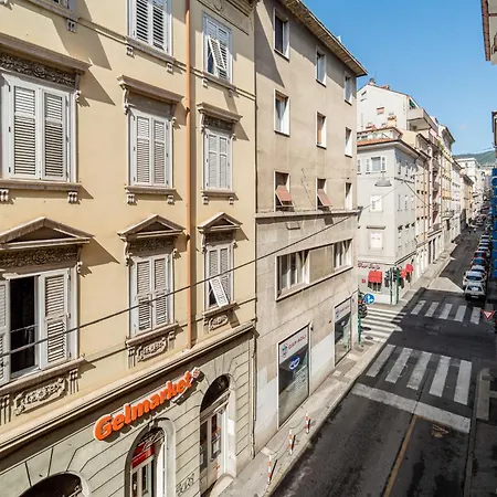 Apartment Guesthost - Cozy And Bright In Trieste