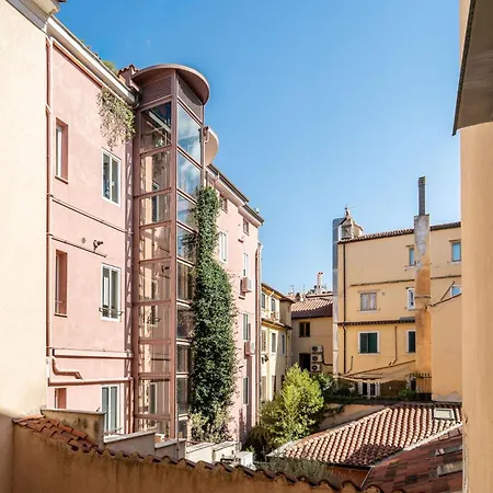 Guesthost - Cozy And Bright In Apartment Trieste
